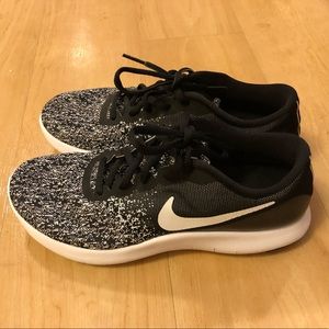 Nike Flex running shoe, never worn. Size 8.